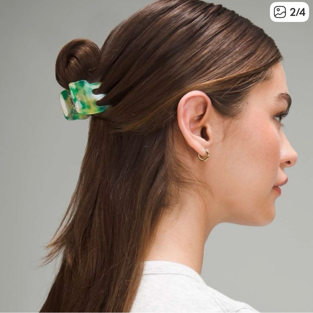Lululemon Green Patterned criss cross Hair Clip